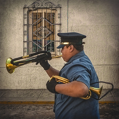 Toting Brass